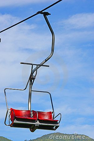 ski-chair-lift-16285263.jpg