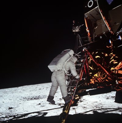 Apollo 11 ladder.jpg