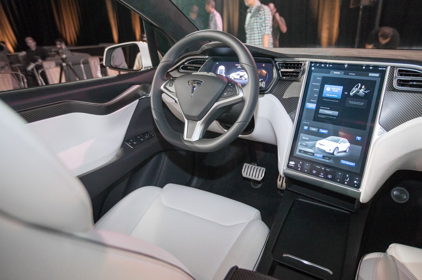2016-Tesla-Model-X-interior1.jpg