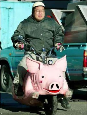Pig Vespa Art Bike.jpg