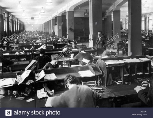 open-plan-office-in-the-1920s-C4532F.jpg