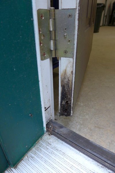 2020-10-01 103901 - Repairing rotted garage entry door.jpg
