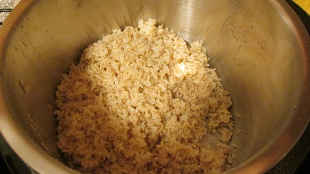 brown rice cooked and fluffed.JPG