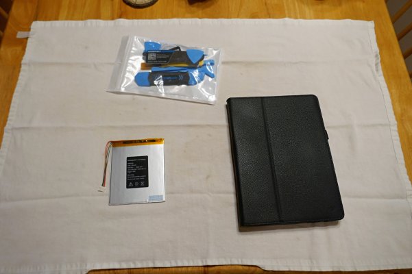 2024-03-24 122704 - Attempting to replace battery in Dragontouch Tablet.jpg