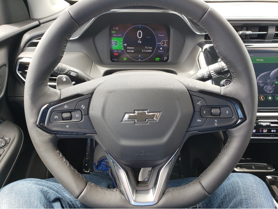 2022-Chevrolet-Bolt-EUV-steering-wheel-and-dash.jpg