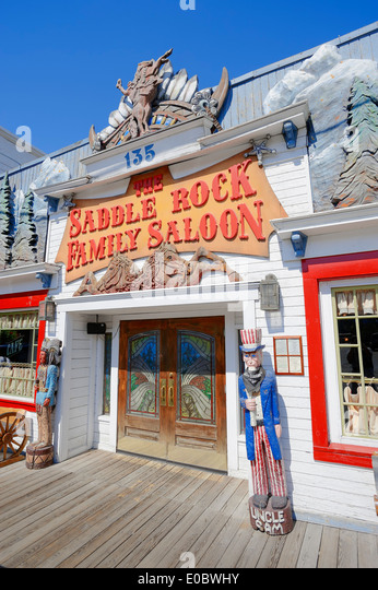 entrance-of-restaurant-the-saddle-rock-family-saloon-jackson-wyoming-e0bwhy.jpg