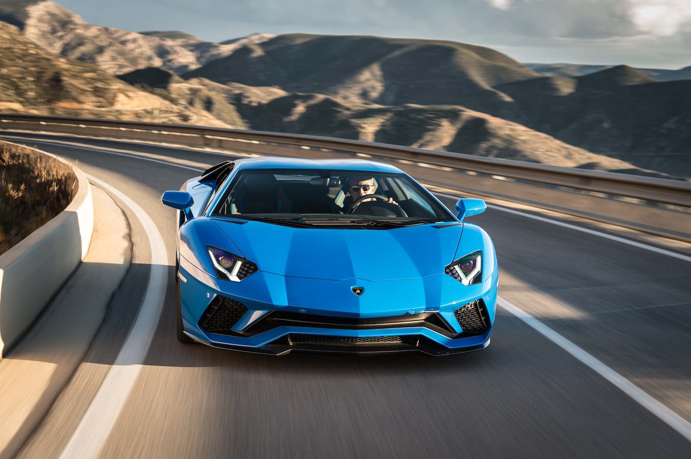 2018-Lamborghini-Aventador-S-front-end-in-motion-turn.jpg
