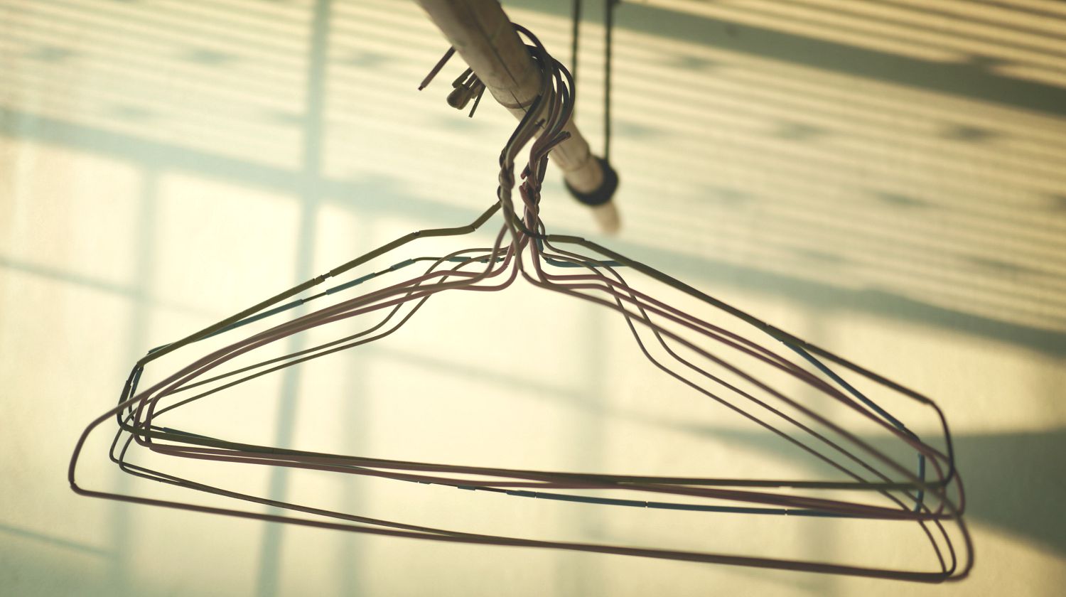 clothe-hanger-balcony-Wire-Coat-Hanger-ss-Feature.jpg