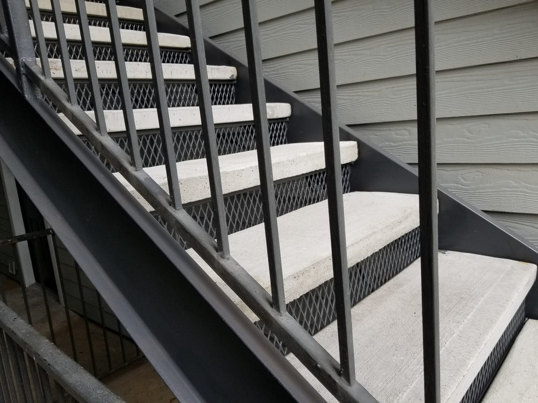 mobile-welding-concrete-stair-treads-18.jpg